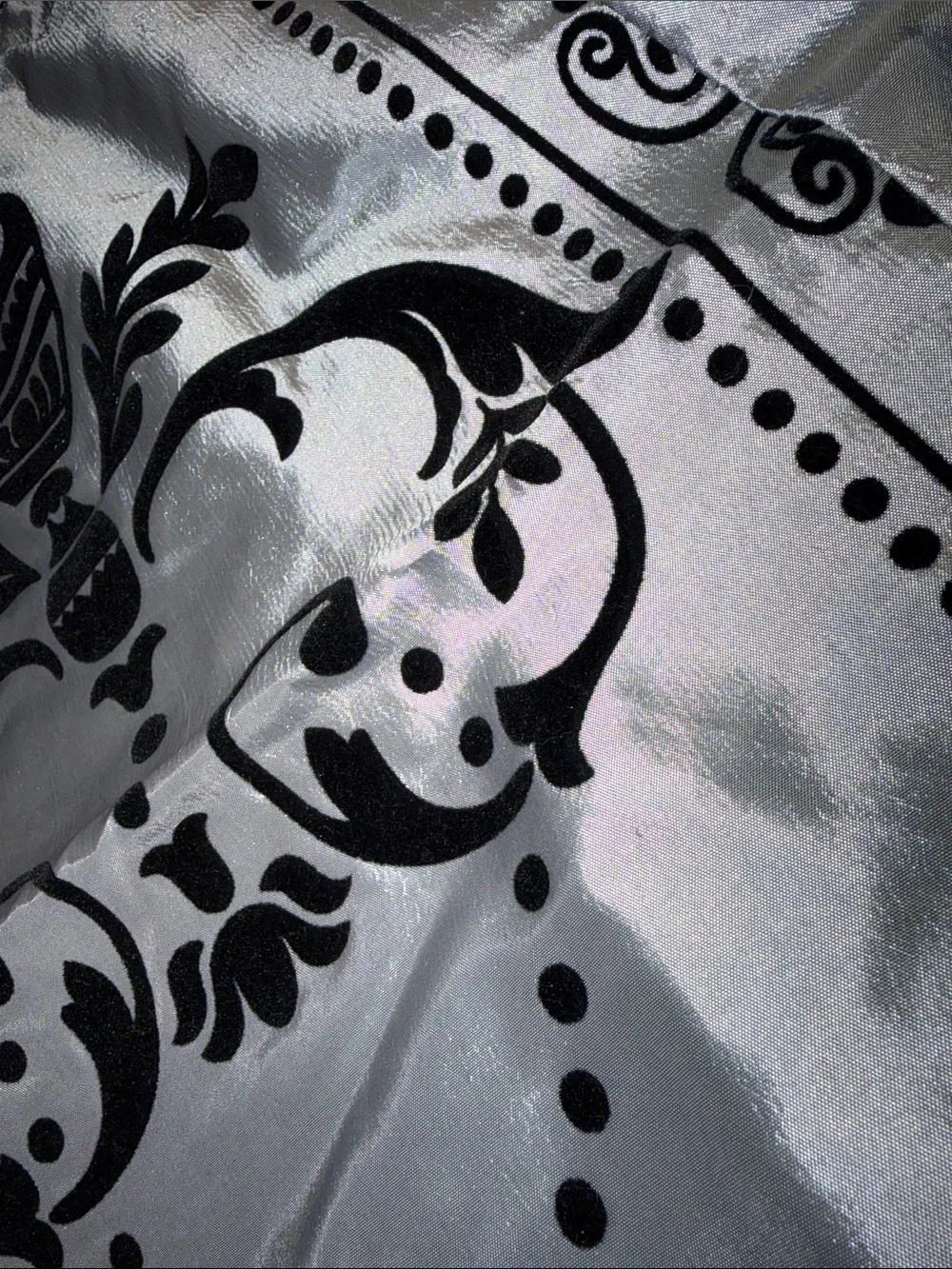 Decorative Embroidered Panel 2 Pillow Cases in Silver & Black Velvet. NWOT